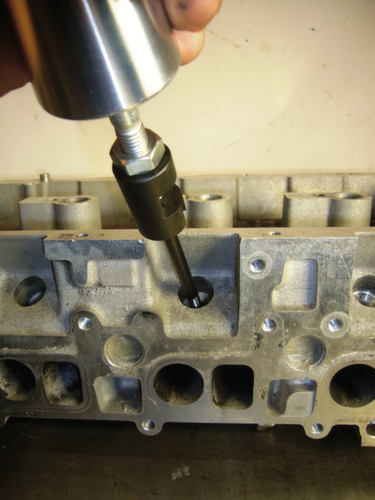 KS Tools Universal Glühkerzen-Ausbohrsatz M10 x 1