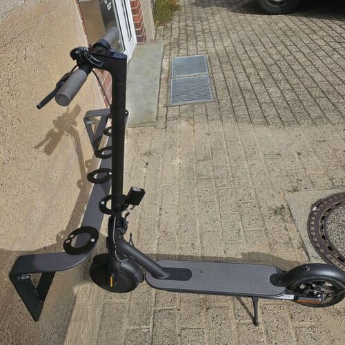 Moravia Scooterparker CITY GILA zur Wandmontage