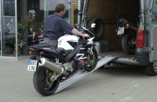 Rampe de chargement légère avec surface d'appui et butée de sécurité