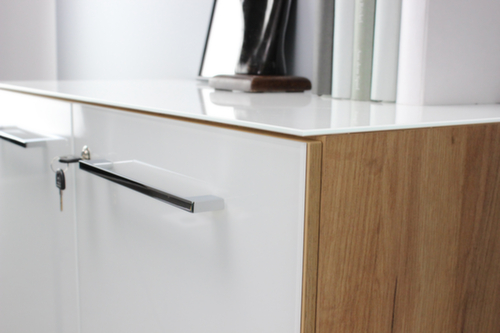 Armoire de classement GW-MONTERIA avec tablette supérieure avec support en verre de sécurité