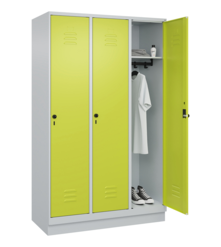 C+P Armoire vestiaire Classic Plus à 3 compartiments, largeur de compartiment 400 mm