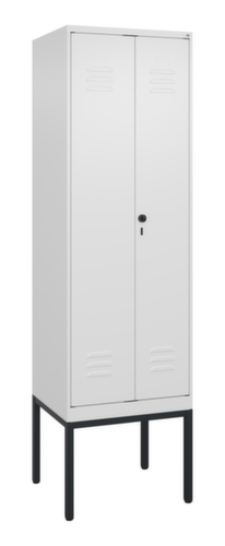 C+P Armoire vestiaire pour EPI Classic Plus pour une séparation en noir et blanc, largeur de compartiment 300 mm