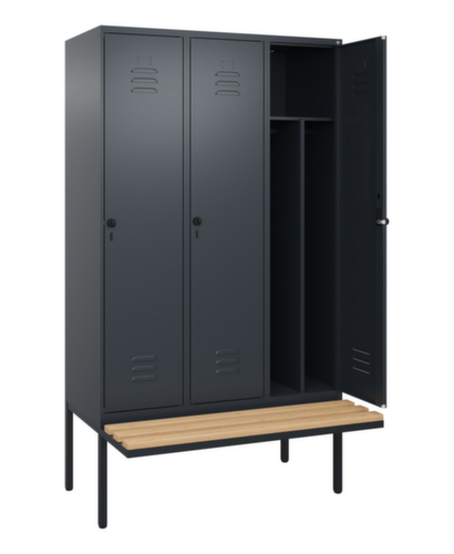 C+P Armoire vestiaire avec banc Classic Plus pour une séparation en noir et blanc, largeur de compartiment 400 mm