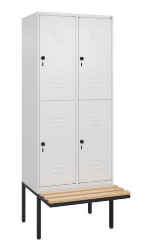 C+P Armoire vestiaire à deux niveaux Classic Plus avec banc, largeur de compartiment 400 mm