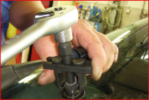 KS Tools Universal windshield wiper arm puller 2-arm