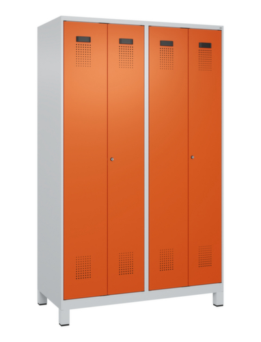 C+P armoire vestiaire noir et blanc Evolo PLUS avec double compartiment, largeur de compartiment 300 mm