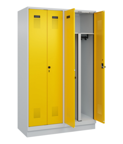 C+P Armoire vestiaire pour EPI Evolo PLUS pour une séparation en noir et blanc, largeur de compartiment 300 mm
