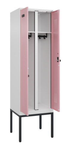 C+P armoire vestiaire noir et blanc Evolo PLUS avec double compartiment, largeur de compartiment 300 mm