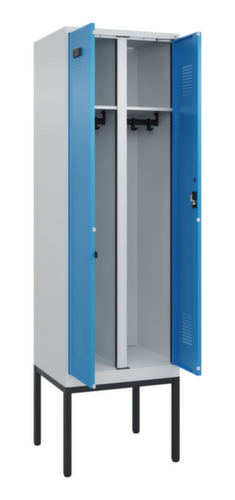 C+P armoire vestiaire noir et blanc Evolo PLUS avec double compartiment, largeur de compartiment 300 mm