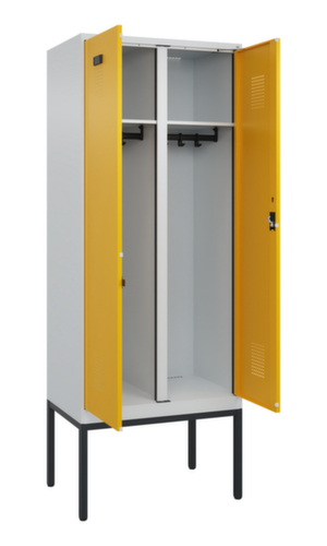 C+P armoire vestiaire noir et blanc Evolo PLUS avec double compartiment, largeur de compartiment 400 mm