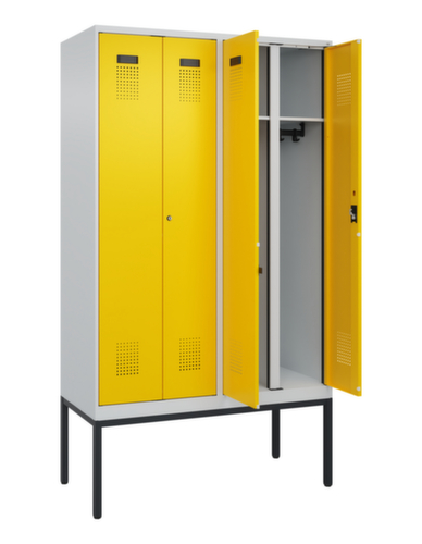 C+P armoire vestiaire noir et blanc Evolo PLUS avec double compartiment, largeur de compartiment 300 mm