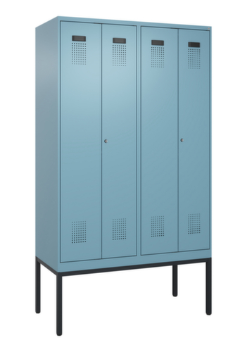 C+P armoire vestiaire noir et blanc Evolo PLUS avec double compartiment, largeur de compartiment 300 mm