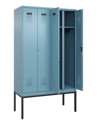 C+P armoire vestiaire noir et blanc Evolo PLUS avec double compartiment, largeur de compartiment 300 mm