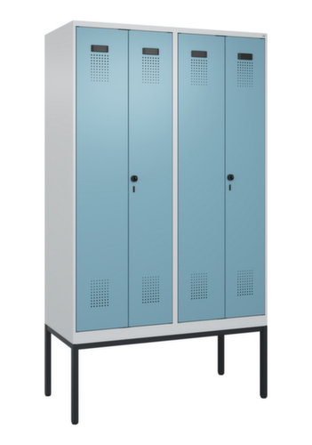 C+P Armoire vestiaire pour EPI Evolo PLUS pour une séparation en noir et blanc, largeur de compartiment 300 mm