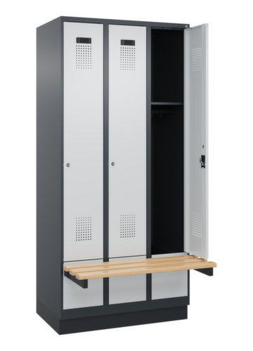 C+P Armoire vestiaire Evolo PLUS avec banc suspendu, largeur de compartiment 300 mm