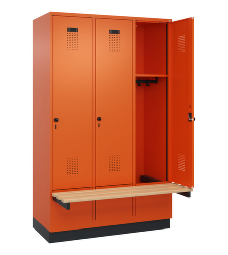 C+P Armoire vestiaire Evolo PLUS avec banc suspendu, largeur de compartiment 400 mm