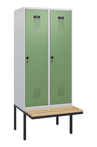 C+P Armoire vestiaire Evolo PLUS avec banc suspendu, largeur de compartiment 400 mm