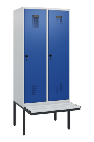 C+P Armoire vestiaire Evolo PLUS avec banc suspendu, largeur de compartiment 400 mm