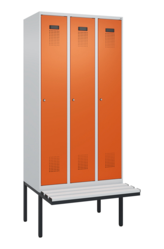 C+P Armoire vestiaire Evolo PLUS avec banc suspendu, largeur de compartiment 300 mm