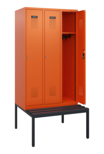 C+P Armoire vestiaire Evolo PLUS avec banc, largeur de compartiment 300 mm
