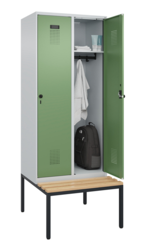C+P Armoire vestiaire Evolo PLUS avec banc, largeur de compartiment 400 mm