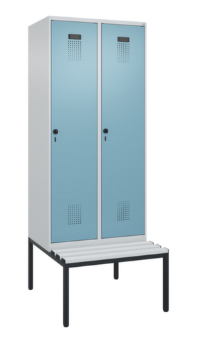 C+P Armoire vestiaire Evolo PLUS avec banc, largeur de compartiment 400 mm