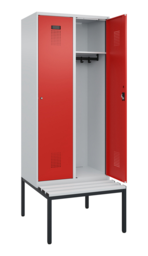 C+P Armoire vestiaire Evolo PLUS avec banc, largeur de compartiment 400 mm