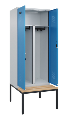 C+P armoire vestiaire EPI Evolo PLUS avec banc et séparation en noir et blanc, largeur de compartiment 400 mm