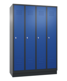C+P Garderobenschrank Classic mit Lüftungsschlitzen und 4 Abteilen, Abteilbreite 300 mm