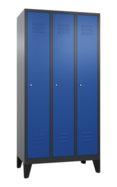 C+P Garderobenschrank Classic mit Lüftungsschlitzen und 3 Abteilen, Abteilbreite 300 mm
