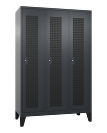 C+P Garderobenschrank Classic mit 3 Abteilen + Mitteltrennwand + Türen gelocht, Abteilbreite 400 mm