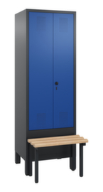 C+P Umkleideschrank Evolo mit vorgebauter Sitzbank + 2 Abteile gemeinsam verschließbar, Abteilbreite 300 mm