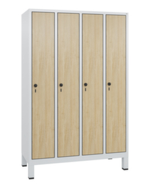 C+P Garderobenschrank Evolo mit 4 Abteilen + Dekortüren, Abteilbreite 300 mm