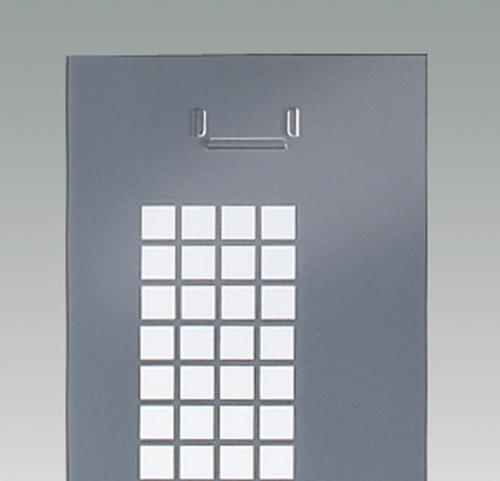 C+P Armoire vestiaire Classic gris clair avec 4 compartiments + cloison de séparation médiane + portes perforées, largeur de compartiment 400 mm  L