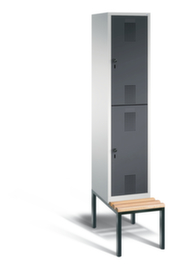 C+P Armoire vestiaire à deux niveaux Evolo gris clair avec banc intégré + 1x2 compartiments, largeur de compartiment 400 mm