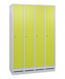 C+P Armoire vestiaire Evolo avec 4 compartiments + portes lisses, largeur de compartiment 300 mm