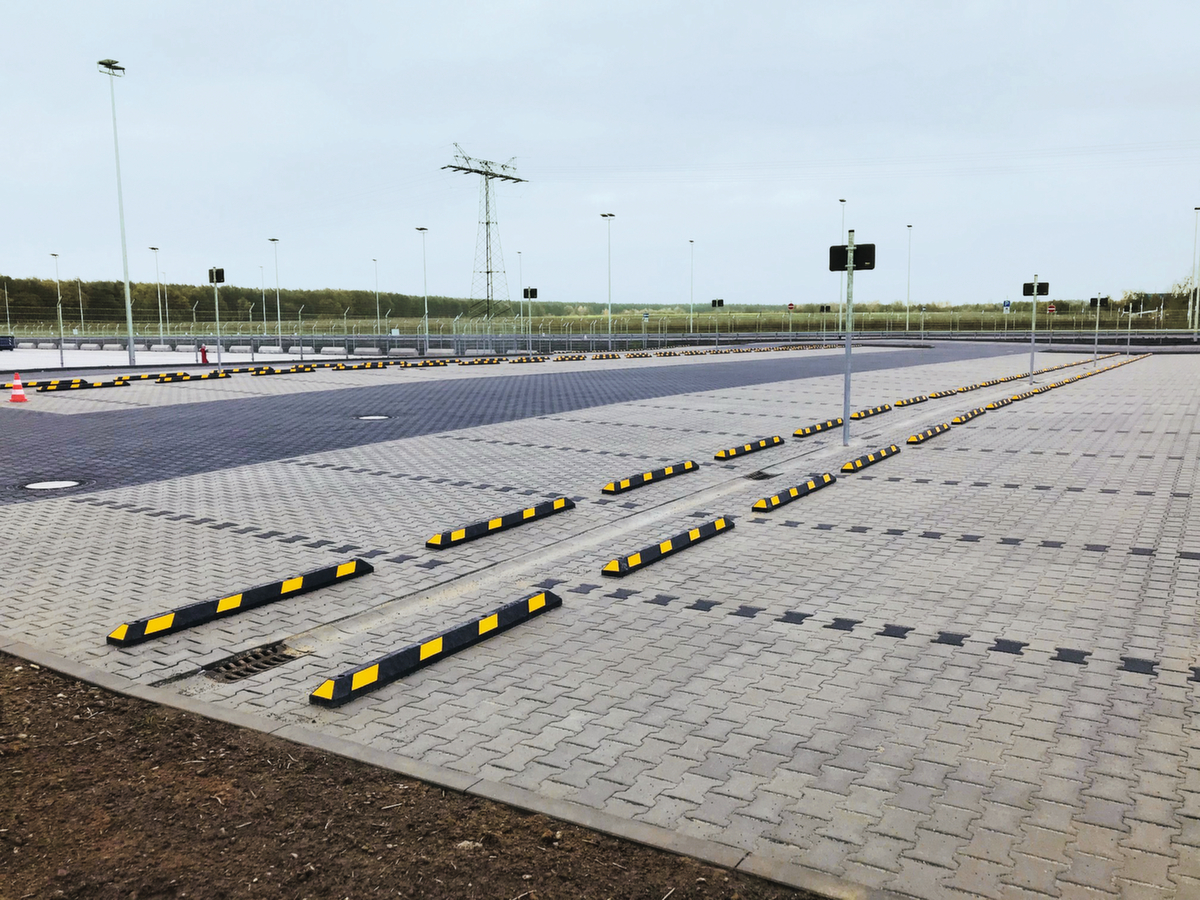 Moravia Délimitation de parkings Park-AID®, largeur 1800 mm, noir/jaune  ZOOM