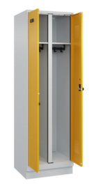 C+P Armoire vestiaire noir-blanc Evolo PLUS avec double compartiment sur socle