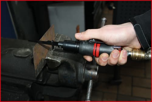 KS Tools SlimPOWER Mini-Druckluft-Karosserie-Stichsäge
