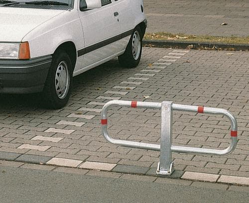 Barrière de parking rabattable, hauteur 450 mm, à cheviller