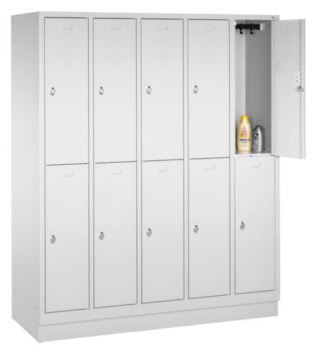 C+P Armoire vestiaire à deux niveaux Classic avec 5x2 compartiments et portes lisses, largeur de compartiment 300 mm