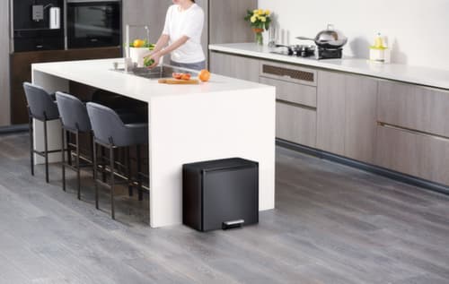 Poubelle à pédale EKO avec revêtement résistant aux traces de doigts, capacité 3 x 9 l