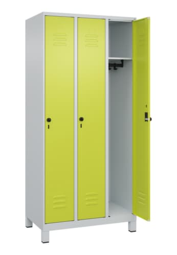 C+P Armoire vestiaire Classic Plus à 3 compartiments, largeur de compartiment 300 mm
