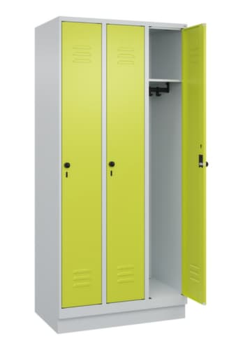 C+P Armoire vestiaire Classic Plus à 3 compartiments, largeur de compartiment 300 mm