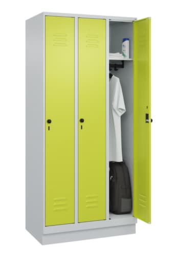 C+P Armoire vestiaire Classic Plus à 3 compartiments, largeur de compartiment 300 mm