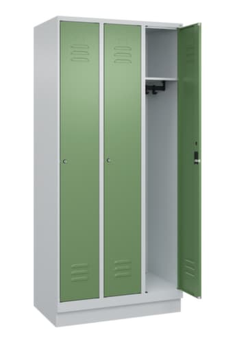 C+P Armoire vestiaire Classic Plus à 3 compartiments, largeur de compartiment 300 mm