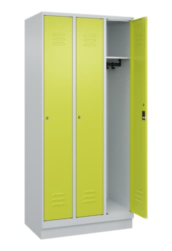 C+P Armoire vestiaire Classic Plus à 3 compartiments, largeur de compartiment 300 mm