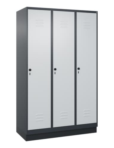 C+P Armoire vestiaire Classic Plus à 3 compartiments, largeur de compartiment 400 mm
