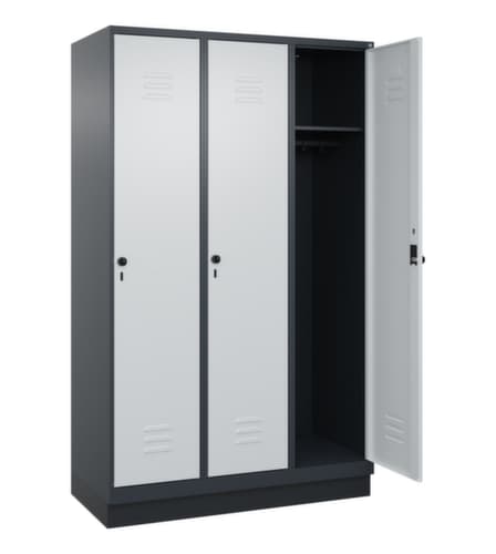 C+P Armoire vestiaire Classic Plus à 3 compartiments, largeur de compartiment 400 mm