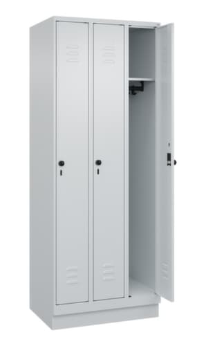 C+P Armoire vestiaire Classic Plus à 3 compartiments, largeur de compartiment 250 mm